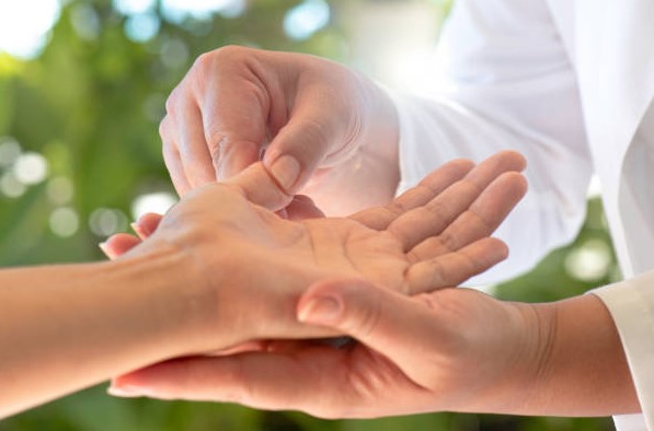 Masaj thailandez pentru mâini